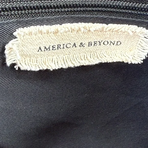 America & Beyond Canvas Bee Glam Hand Beaded Tote Bag - Picture 4 of 15
